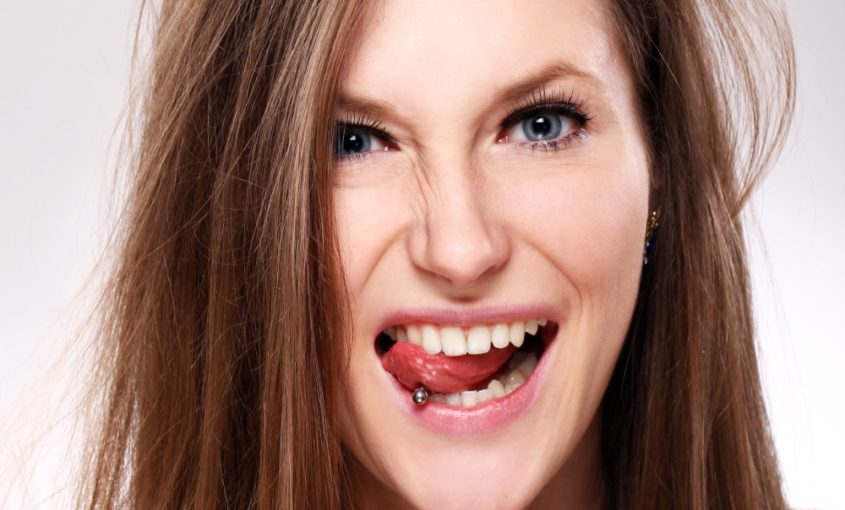 ¿Son perjudiciales los piercings orales para los dientes?