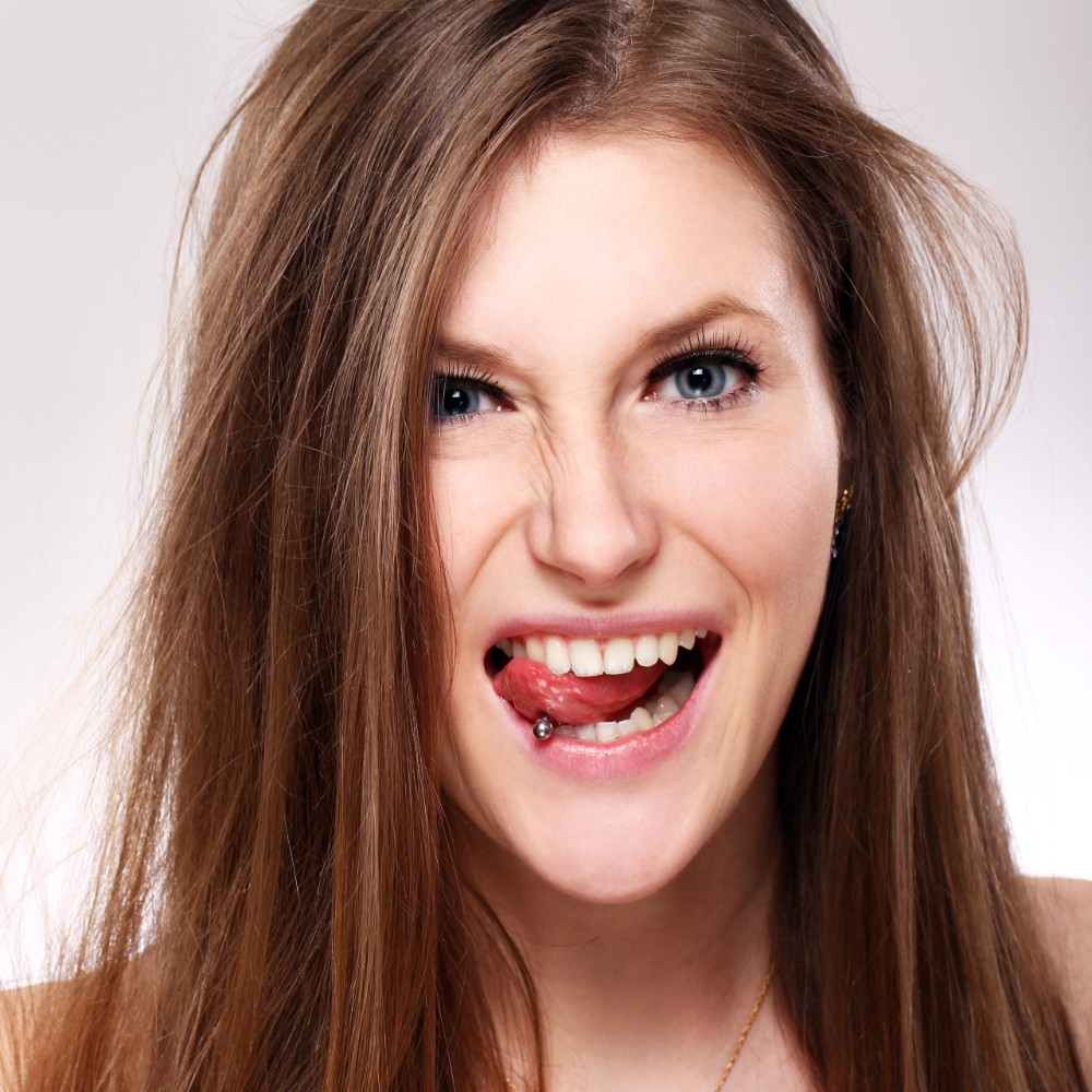 ¿Son perjudiciales los piercings orales para los dientes?